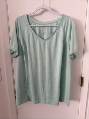LIVI Active Plus Size 22/24 Mint Green V Neck Athletic Top Womens Workout Shirt